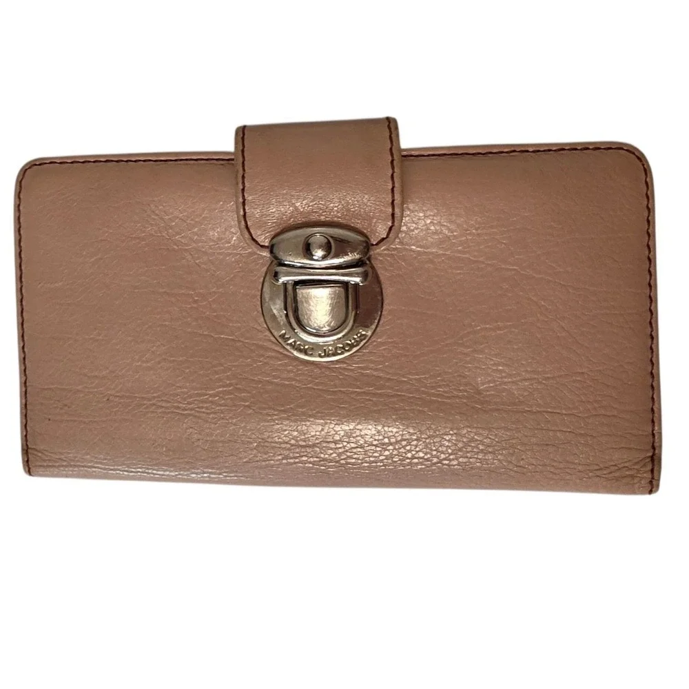 Marc Jacobs Blush Burgundy lining Leather Bifold Wallet Push Lock Made in Italy